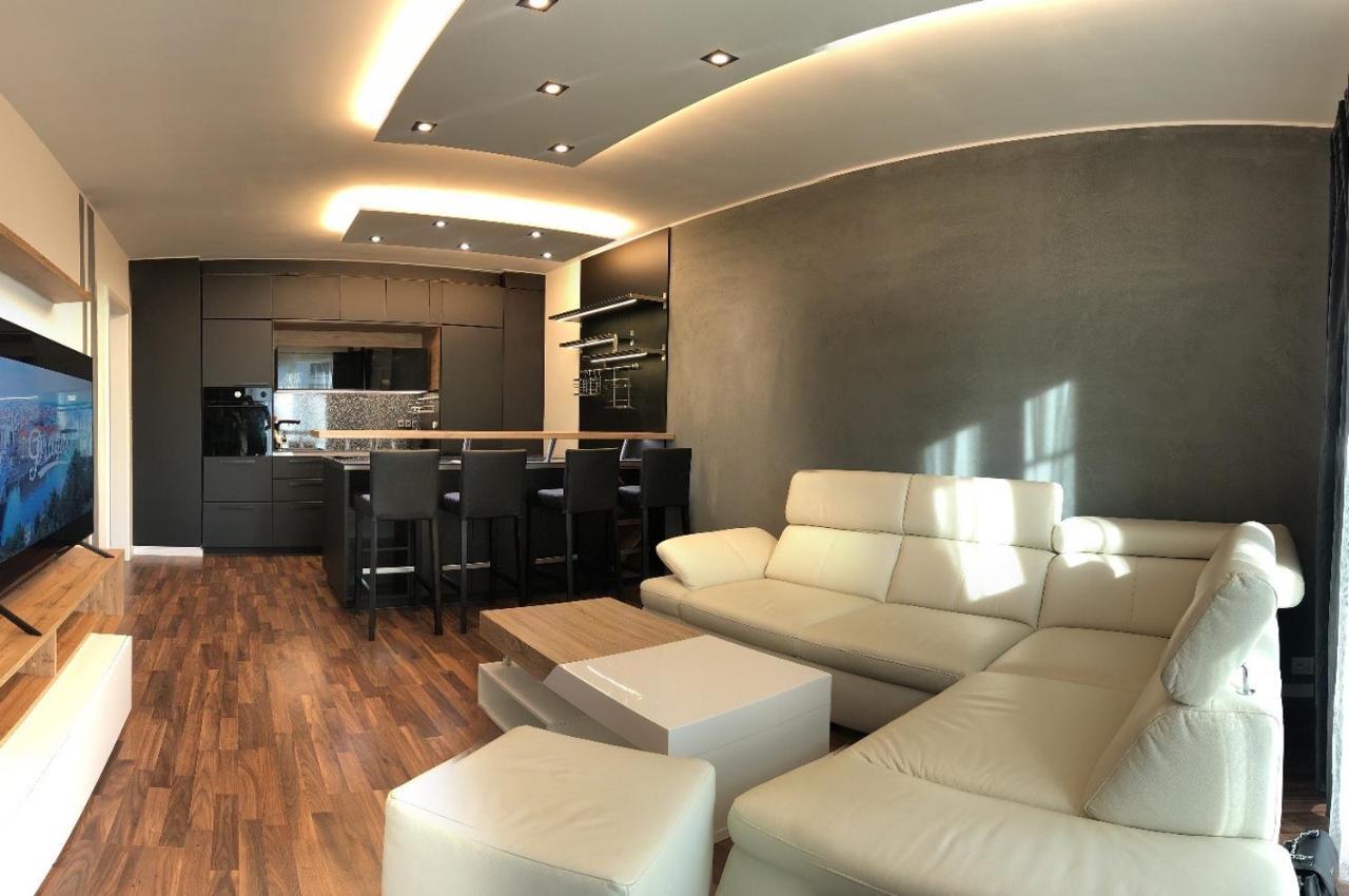 Krejcarek Garden Apartment براغ المظهر الخارجي الصورة
