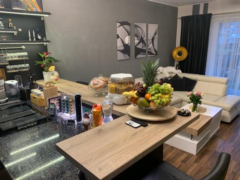 Krejcarek Garden Apartment براغ المظهر الخارجي الصورة