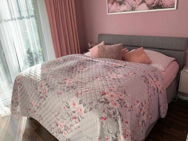 Krejcarek Garden Apartment براغ المظهر الخارجي الصورة