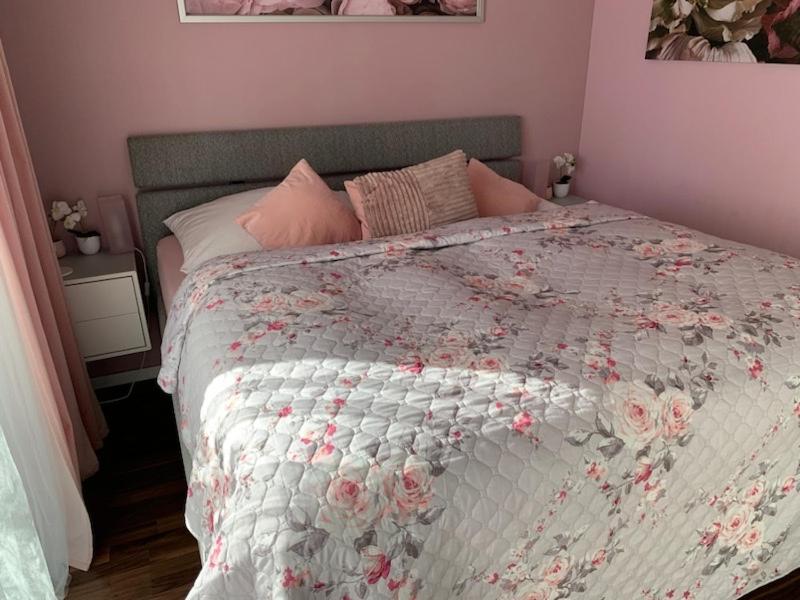 Krejcarek Garden Apartment براغ المظهر الخارجي الصورة